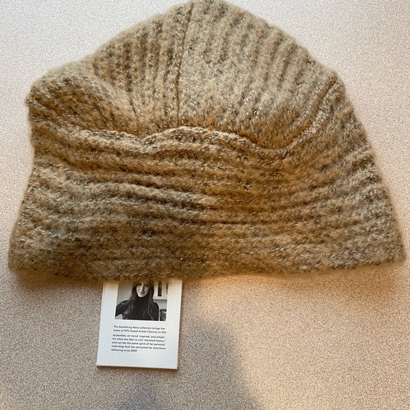 Winter hat - Picture 2 of 3